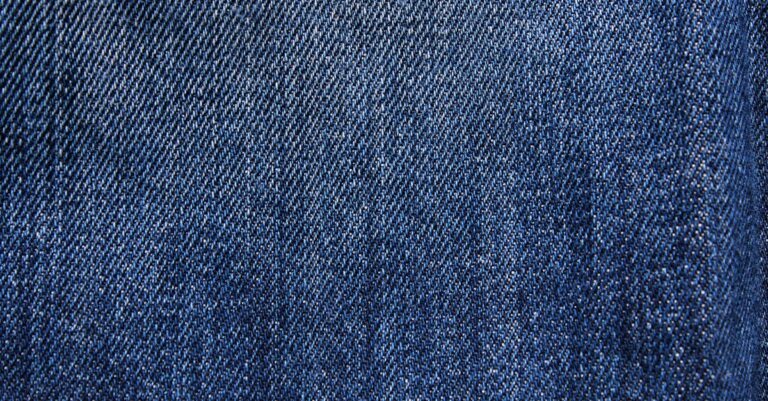 découvrez notre collection en denim, alliant style intemporel et confort absolu. explorez des jeans, vestes et accessoires en denim pour tous les looks, du casual au chic. résistants et tendance, ces pièces seront des incontournables de votre garde-robe.