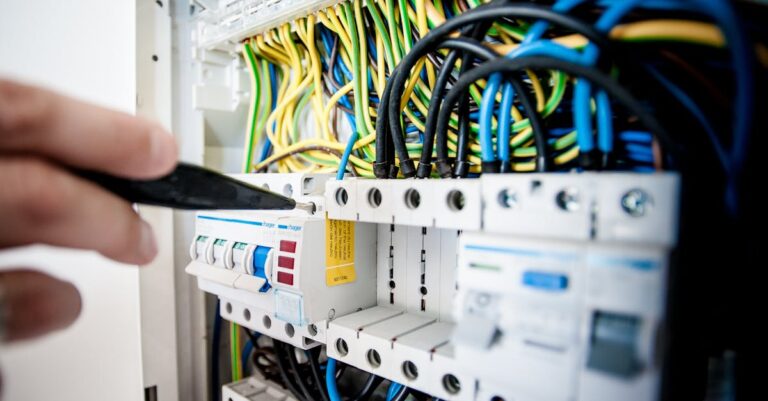 découvrez nos services de réparation de dent en france, où nous restaurons l'apparence et la fonction de vos dents grâce à des techniques avancées et des matériaux de qualité. obtenez un sourire éclatant et en pleine santé dès aujourd'hui !