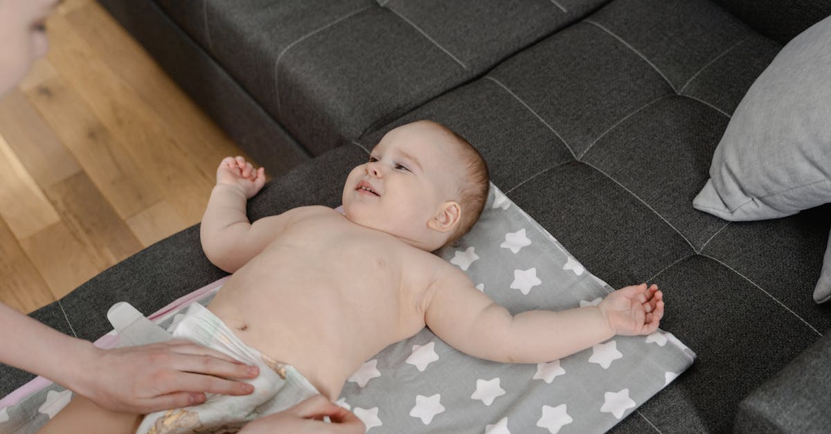 découvrez comment prévenir et traiter l'érythème fessier chez les bébés avec des conseils pratiques et des remèdes efficaces pour garantir le confort et la santé de votre enfant.