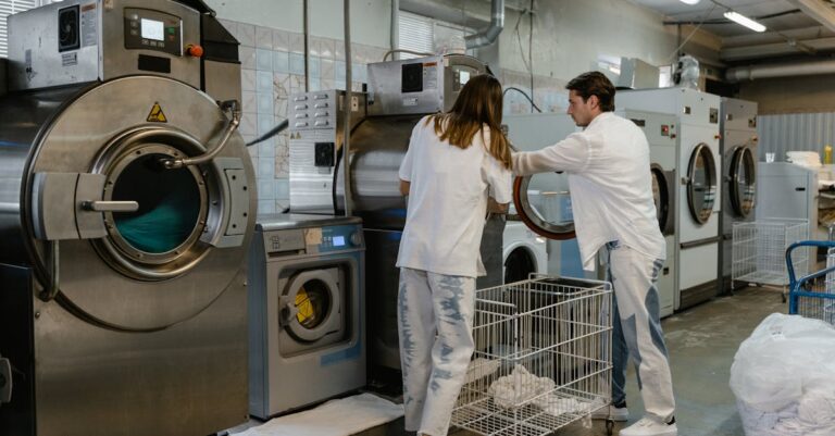 découvrez notre service de nettoyage à sec, spécialisé dans l'entretien de vos vêtements délicats et textiles. profitez d'une propreté impeccable et d'une prise en charge rapide de vos articles, tout en préservant leur qualité et leur éclat.