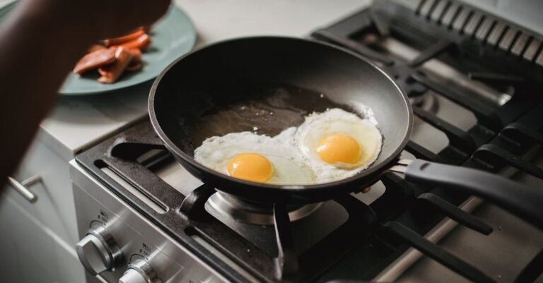 découvrez des techniques innovantes et des recettes savoureuses pour cuisiner les œufs à la perfection. que vous soyez amateur d'omelettes, de œufs pochés ou de quiches, apprenez à maîtriser l'art de la cuisson des œufs avec nos conseils pratiques et astuces délectables.