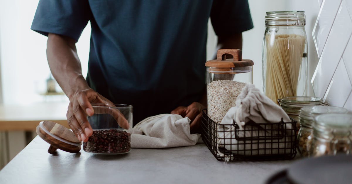 découvrez les techniques essentielles de conservation des aliments pour prolonger leur fraîcheur et saveur. apprenez les méthodes de réfrigération, de mise en conserve et de déshydratation afin de minimiser le gaspillage alimentaire tout en préservant les nutriments. idéal pour les amateurs de cuisine et ceux soucieux de leur alimentation.