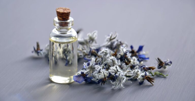 découvrez l'huile des quatre voleurs, un mélange aromatique puissant, réputé pour ses propriétés antiseptiques et revitalisantes. parfaite pour diffuser un parfum agréable tout en purifiant votre espace. idéale pour aromathérapie et soins naturels.