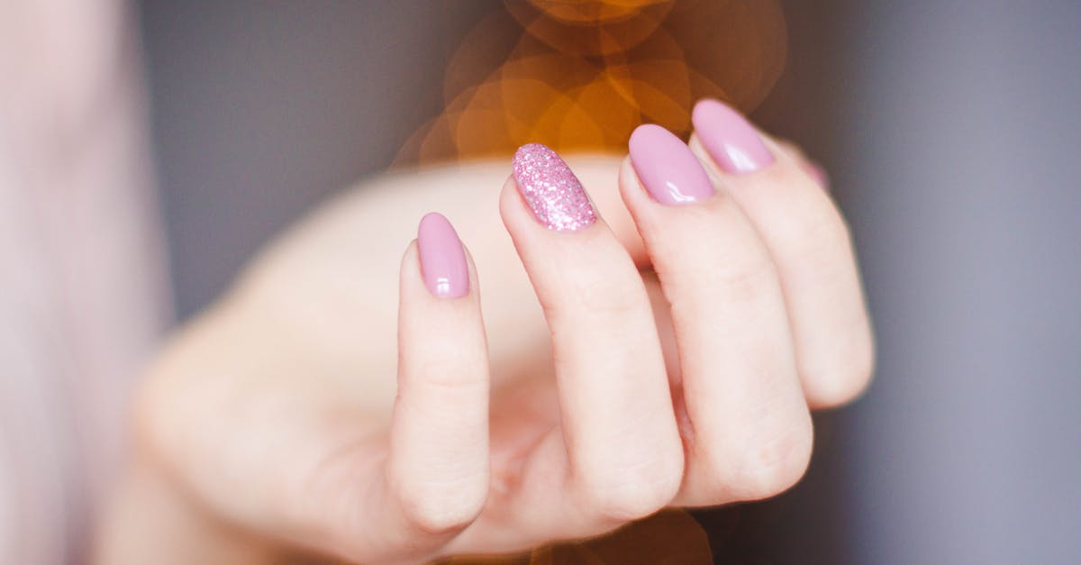 découvrez notre collection de soins et de tendances pour vos ongles. des manucures élégantes aux designs audacieux, trouvez l'inspiration pour afficher des ongles impeccables et stylés.