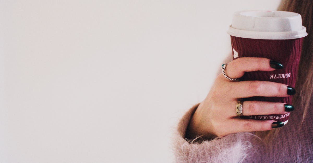 découvrez l'univers des ongles avec nos conseils pratiques, tendances en matière de manucure, et astuces pour des ongles sains et stylés. que vous soyez adepte du nail art ou à la recherche d'un simple entretien, trouvez l'inspiration et des techniques pour sublimer vos mains.