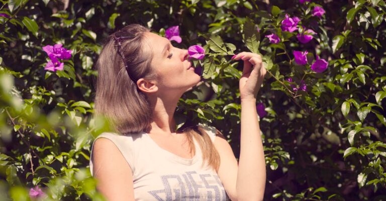 découvrez l'univers fascinant des odeurs avec notre article sur le sens du smell. apprenez comment les fragrances influencent notre quotidien, nos émotions et même notre mémoire. plongez dans les différentes catégories d'odeurs, de la plus agréable à la plus désagréable, et explorez leur impact sur notre environnement et notre bien-être.