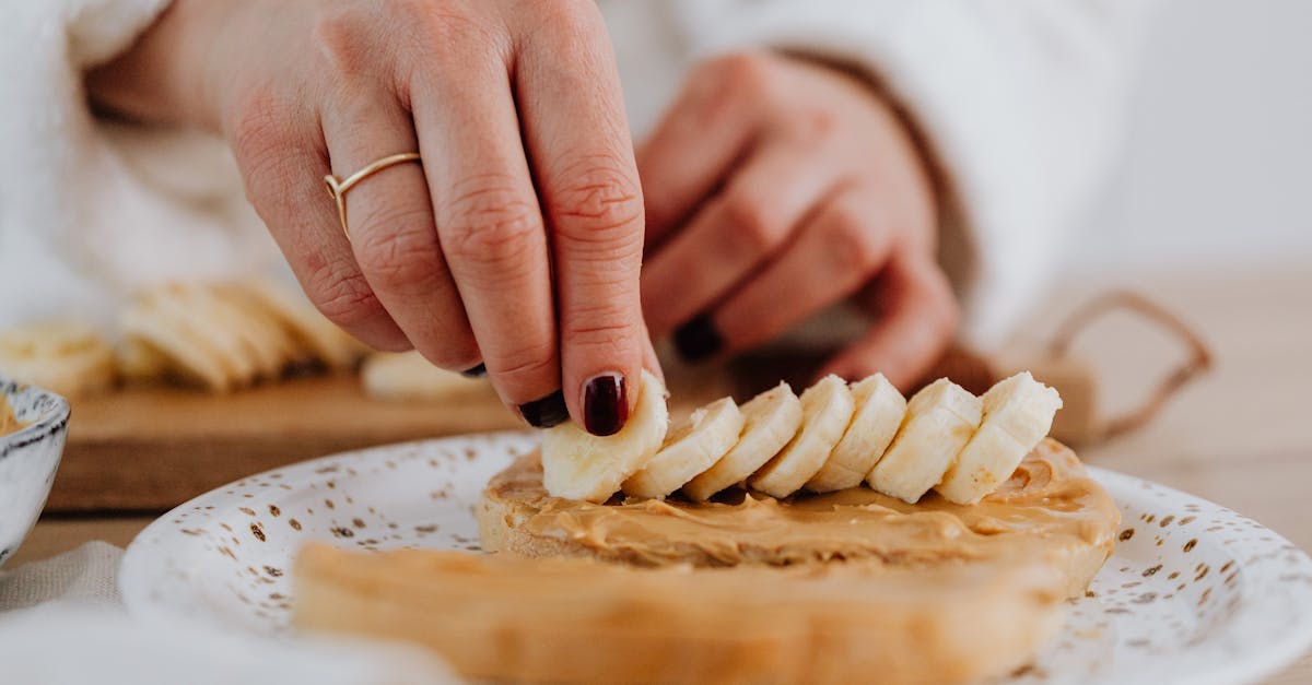 découvrez les bienfaits surprenants des épluchures de banane, riches en nutriments et idéales pour des astuces écologiques, des soins de beauté naturels et même des usages au jardin. transformez vos déchets en trésors!