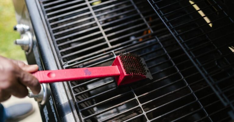 découvrez nos astuces et conseils pour un nettoyage efficace de votre barbecue. maintenez votre appareil en parfait état et savourez des grillades succulentes tout l'été grâce à nos techniques simples et pratiques.