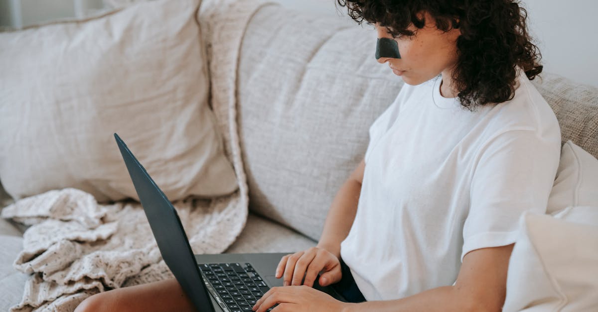 découvrez tout ce que vous devez savoir sur les points noirs : causes, traitements et conseils pour une peau éclatante. apprenez à prévenir leur apparition et à éliminer efficacement les imperfections.