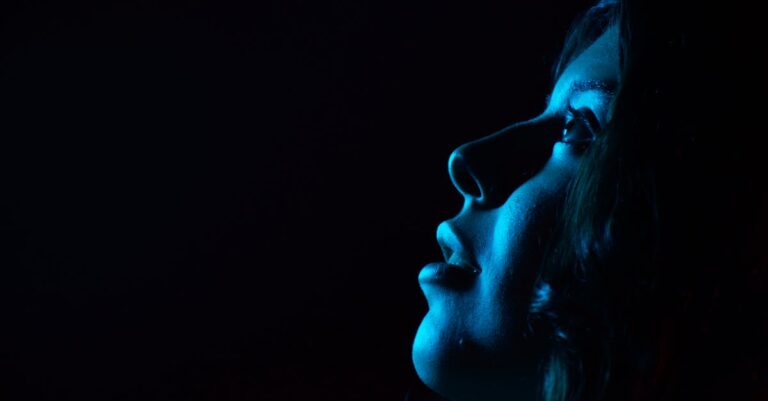 découvrez l'impact de la lumière bleue sur votre santé visuelle et votre sommeil. apprenez à protéger vos yeux et à mieux gérer votre exposition à la lumière bleue grâce à nos conseils et recommandations.