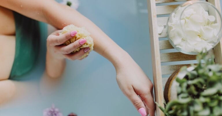 découvrez notre gamme de gommages corporels qui exfolient et revitalisent votre peau. formulés avec des ingrédients naturels, ces produits éliminent les cellules mortes, laissant votre peau douce, lisse et radieuse. offrez à votre corps le soin qu'il mérite avec nos gommages efficaces et parfumés.