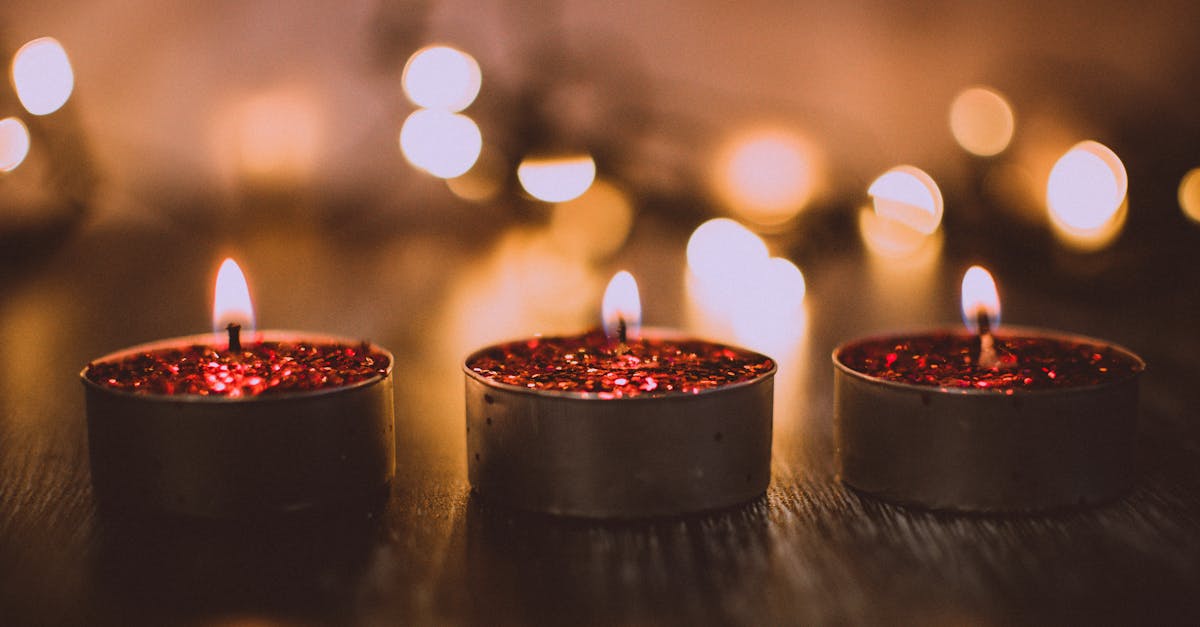 découvrez l'univers envoûtant des bougies artisanales, idéales pour créer une ambiance chaleureuse et relaxante dans votre intérieur. explorez différentes senteurs et designs qui illumineront vos moments spéciaux.