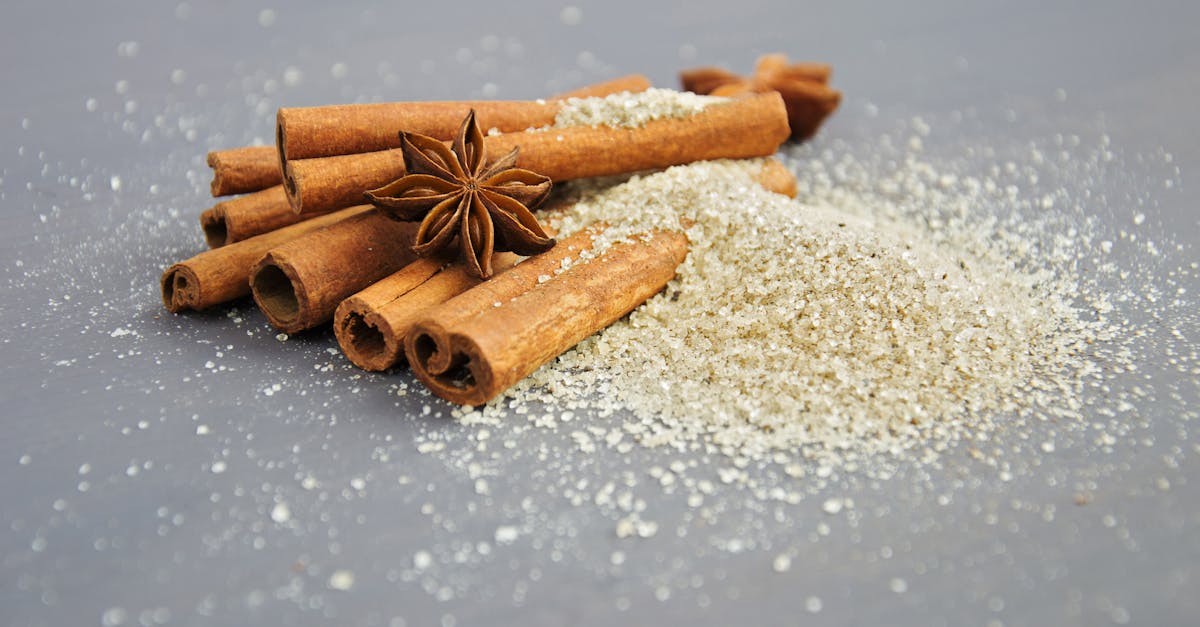découvrez tout sur la cannelle, une épice aromatique aux multiples bienfaits, utilisée en cuisine et en médecine traditionnelle. explorez ses origines, ses propriétés, et comment l'intégrer facilement dans votre alimentation.
