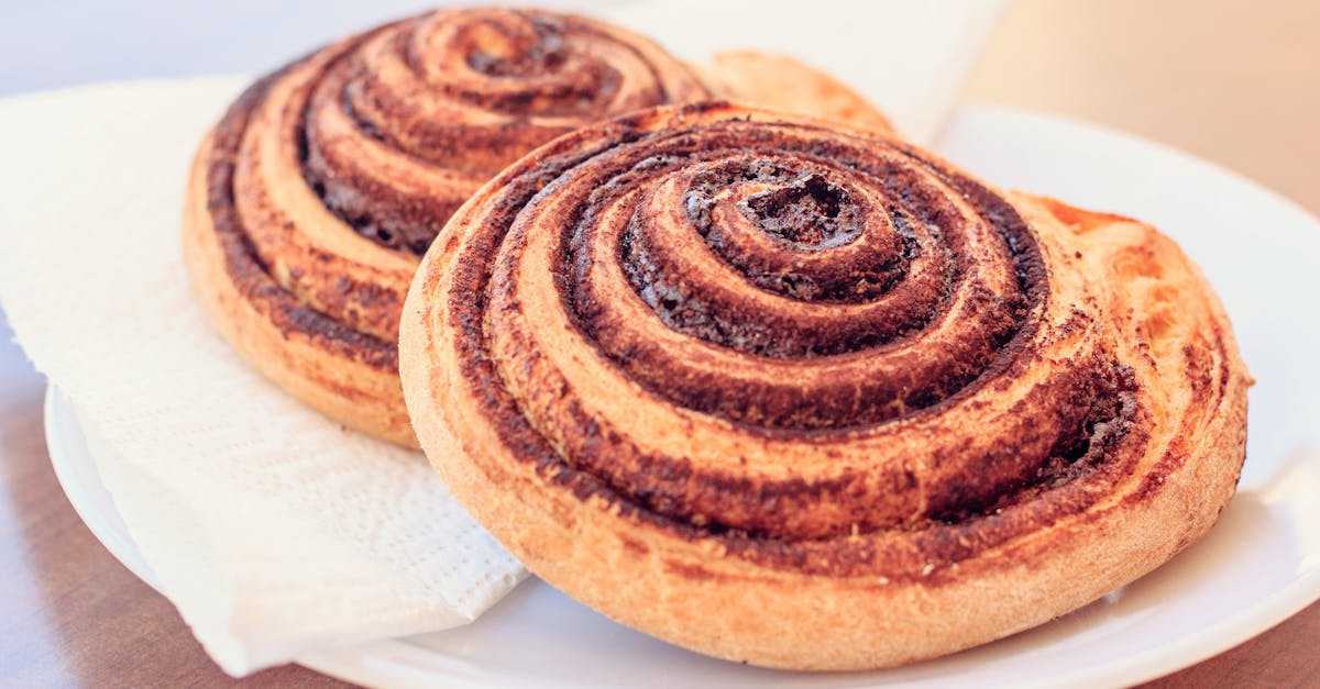 découvrez les bienfaits de la cannelle, épice aux multiples vertus, utilisée en cuisine et en médecine traditionnelle. apprenez comment l'intégrer dans vos recettes pour rehausser saveurs et bien-être.