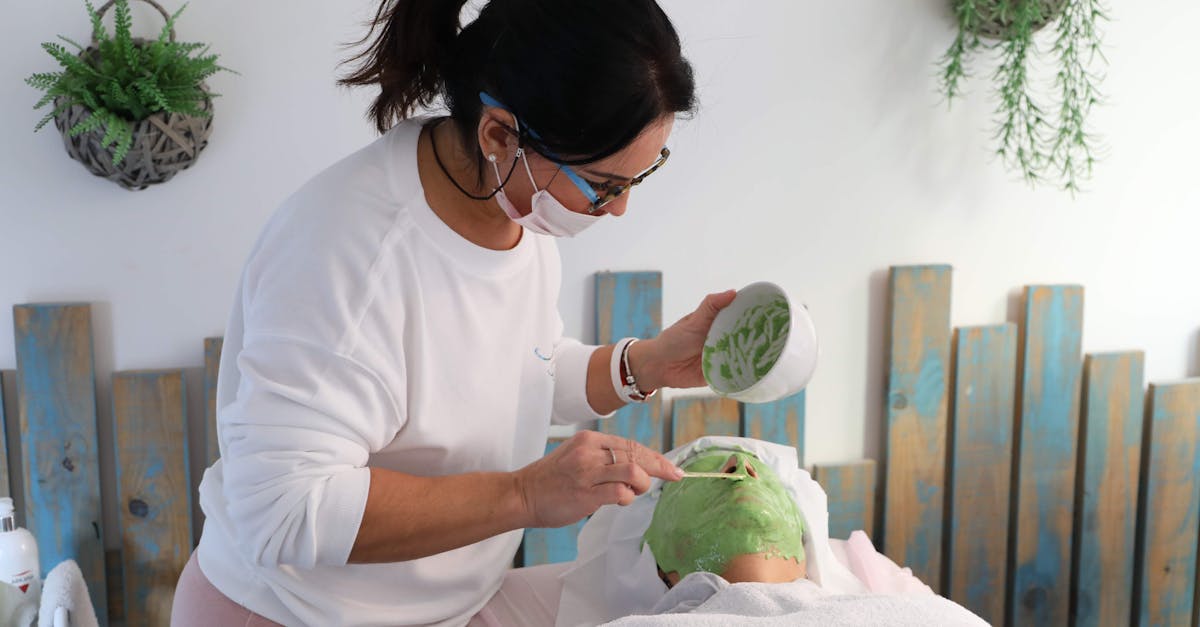 découvrez les bienfaits de l'argile verte, un produit naturel aux propriétés purifiantes et absorbantes. parfaite pour les soins du visage et du corps, elle aide à detoxifier votre peau, à réduire les imperfections et à revitaliser votre teint. idéale pour les peaux grasses, l'argile verte est incontournable dans votre routine beauté.