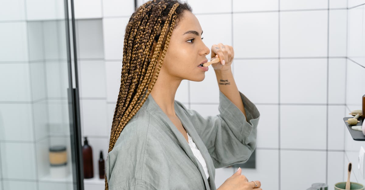 découvrez notre gamme de soins capillaires spécialement formulés pour nourrir, protéger et sublimer vos cheveux. que vous ayez les cheveux lisses, bouclés ou colorés, trouvez les produits adaptés à vos besoins pour une chevelure éclatante de santé.