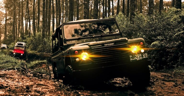 découvrez notre large sélection de phares de voiture, alliant performance et style. améliorez votre visibilité sur la route tout en ajoutant une touche moderne à votre véhicule.