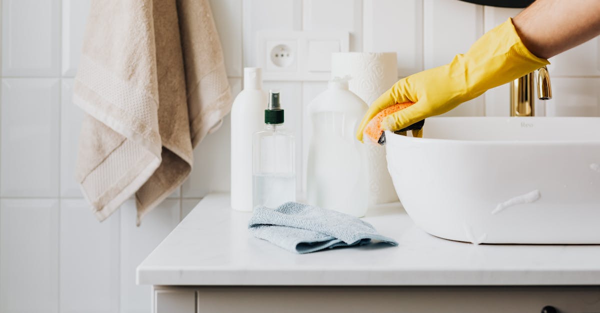 découvrez le véritable savon de marseille, un produit traditionnel fabriqué à partir d'huiles végétales naturelles. idéal pour le corps et le ménage, il offre des propriétés hypoallergéniques et respectueuses de l'environnement. plongez dans l'excellence d'un savoir-faire artisanal pour une routine beauté saine et efficace.