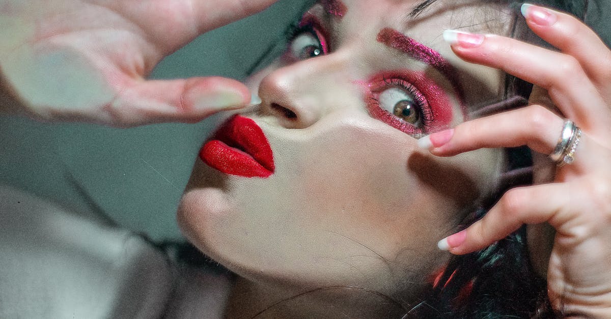 découvrez un aperçu fascinant du portrait, une forme d'art qui capture l'essence et la personnalité d'un individu. explorez les techniques, styles et histoires derrière chaque œuvre, tout en plongeant dans l'univers riche de la représentation humaine.