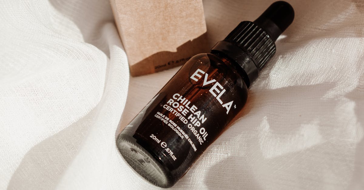 découvrez l'huile de cynorrhodon, un trésor naturel riche en antioxydants et en acides gras essentiels. idéale pour hydrater, revitaliser et apaiser votre peau, elle favorise un teint radieux et éclatant. parfaite pour tous les types de peau, l'huile de rose musquée est votre alliée beauté incontournable.