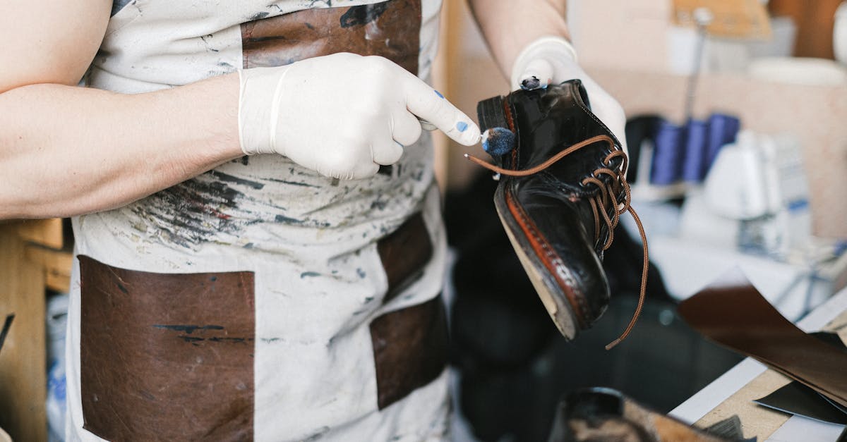 découvrez nos conseils et astuces pour prendre soin de vos chaussures. apprenez à les nettoyer, les entretenir et les protéger afin de prolonger leur durée de vie et de préserver leur éclat.