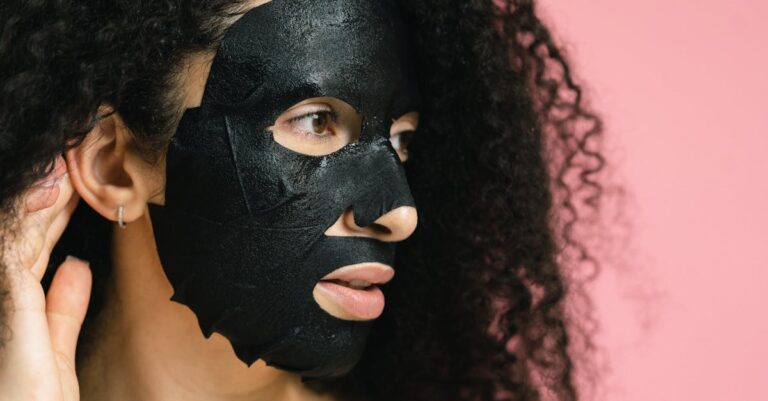 découvrez tout sur les points noirs : causes, prévention et traitements efficaces pour une peau claire et saine. apprenez à combattre ces imperfections et à retrouver un teint éclatant.