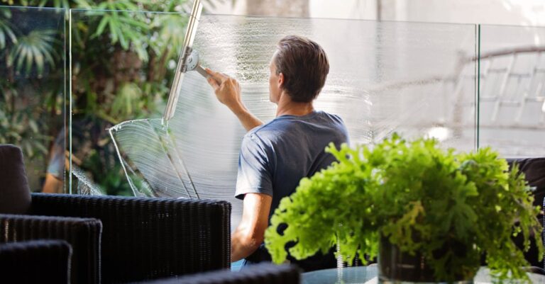 découvrez nos services de nettoyage professionnels pour un intérieur impeccablement propre. bénéficiez d'une expertise de qualité et d'un environnement sain grâce à nos solutions adaptées à tous vos besoins de nettoyage.