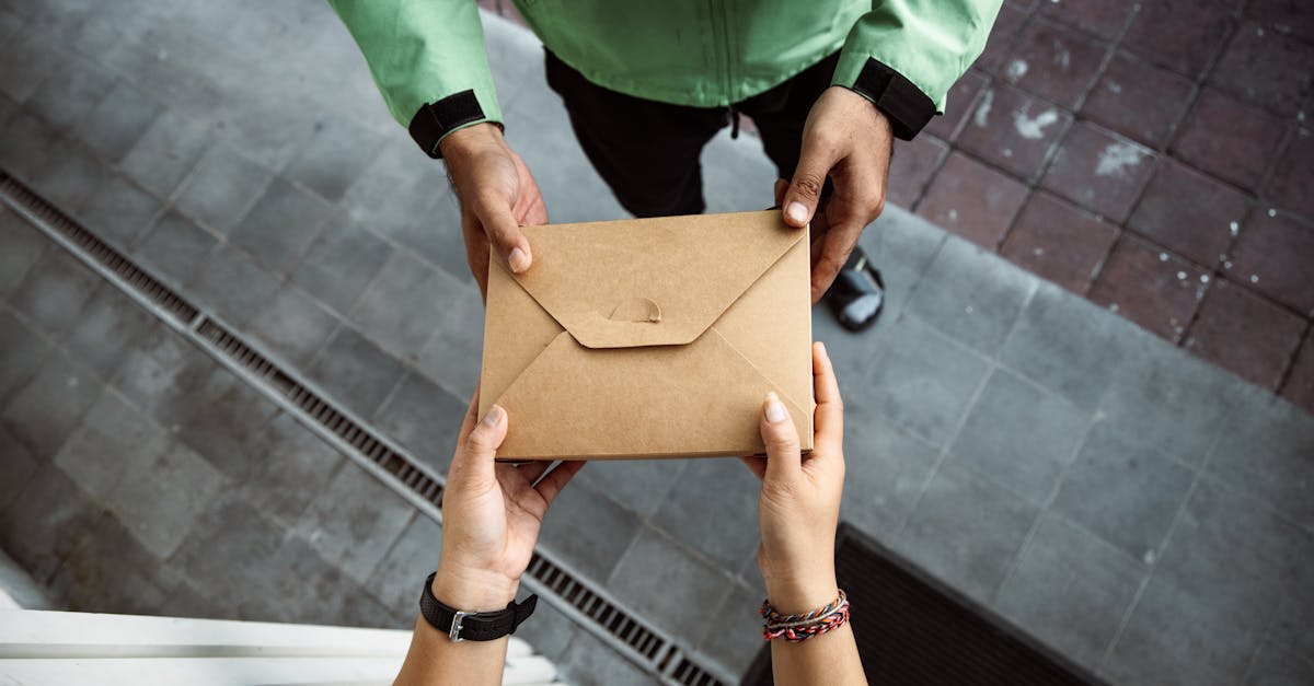 découvrez des exercices discrets et efficaces à réaliser chez vous ou au bureau, parfaits pour rester actif sans attirer l'attention. idéals pour toutes les occasions, ces mouvements simples vous aideront à améliorer votre forme physique en toute subtilité.
