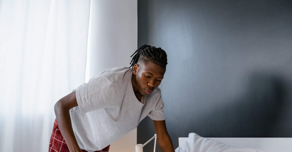 découvrez comment plier facilement vos draps-housses avec notre guide pratique. apprenez des astuces simples et efficaces pour un rangement optimal et un lit toujours bien fait.