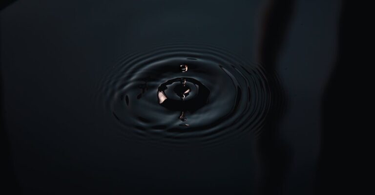 découvrez l'eau oxygénée (peroxyde d'hydrogène), un produit polyvalent aux multiples applications : désinfectant, agent blanchissant, et nettoyant écologique. apprenez comment l'utiliser en toute sécurité dans votre quotidien.